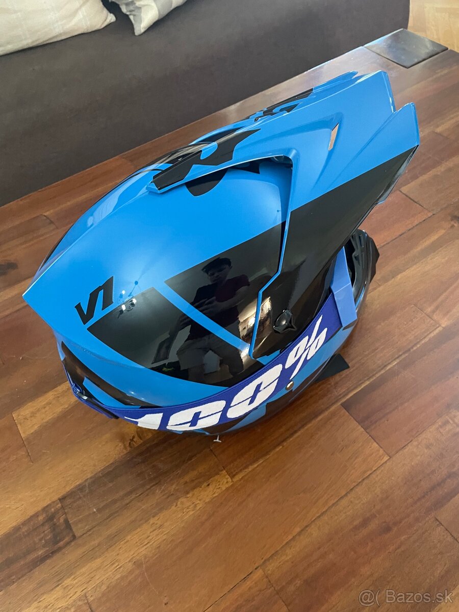 Motocrossová prilba. - 3