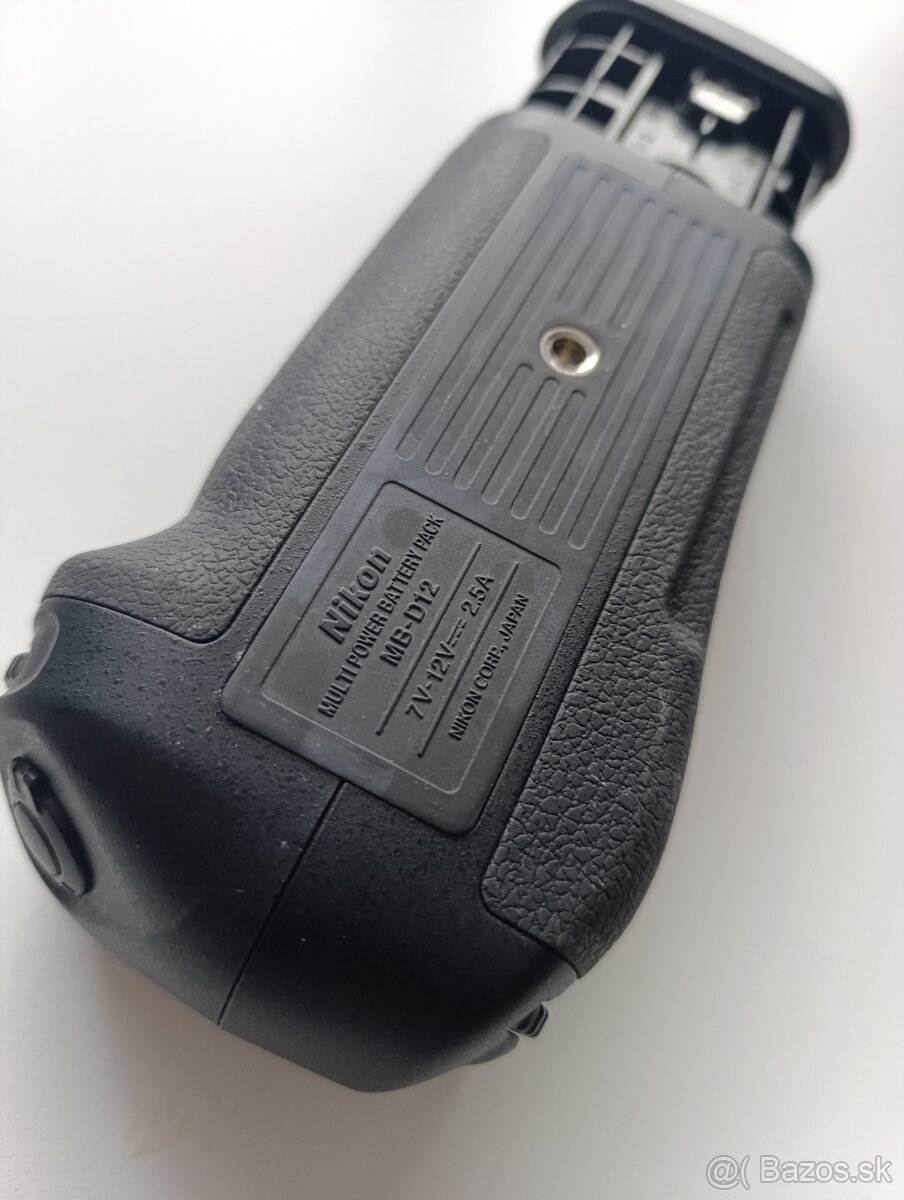 Predám Grip na Nikon D - 3