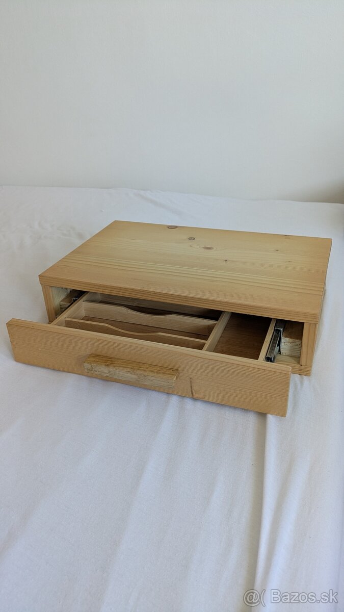 Drevený príborník - 3