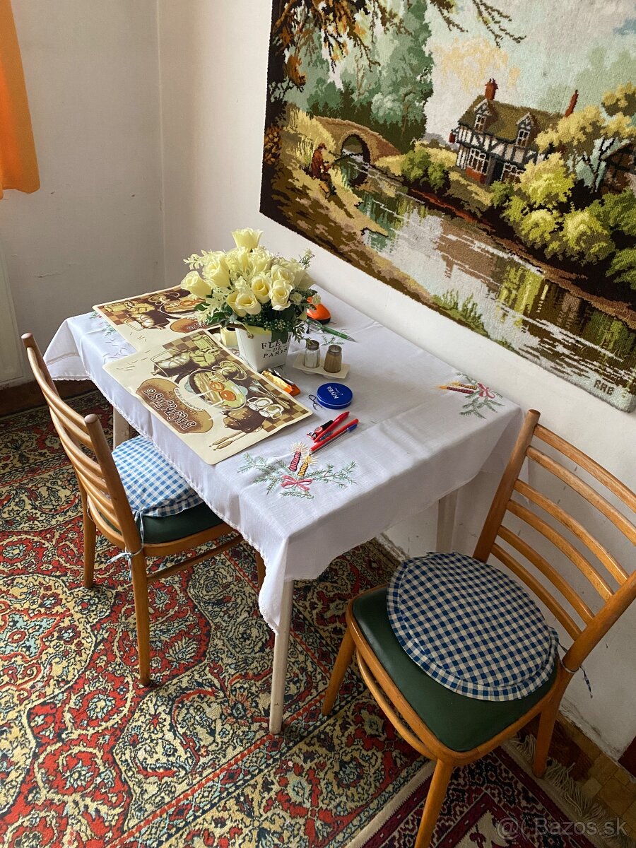 Rohova lavica, stôl a stolicky - 3