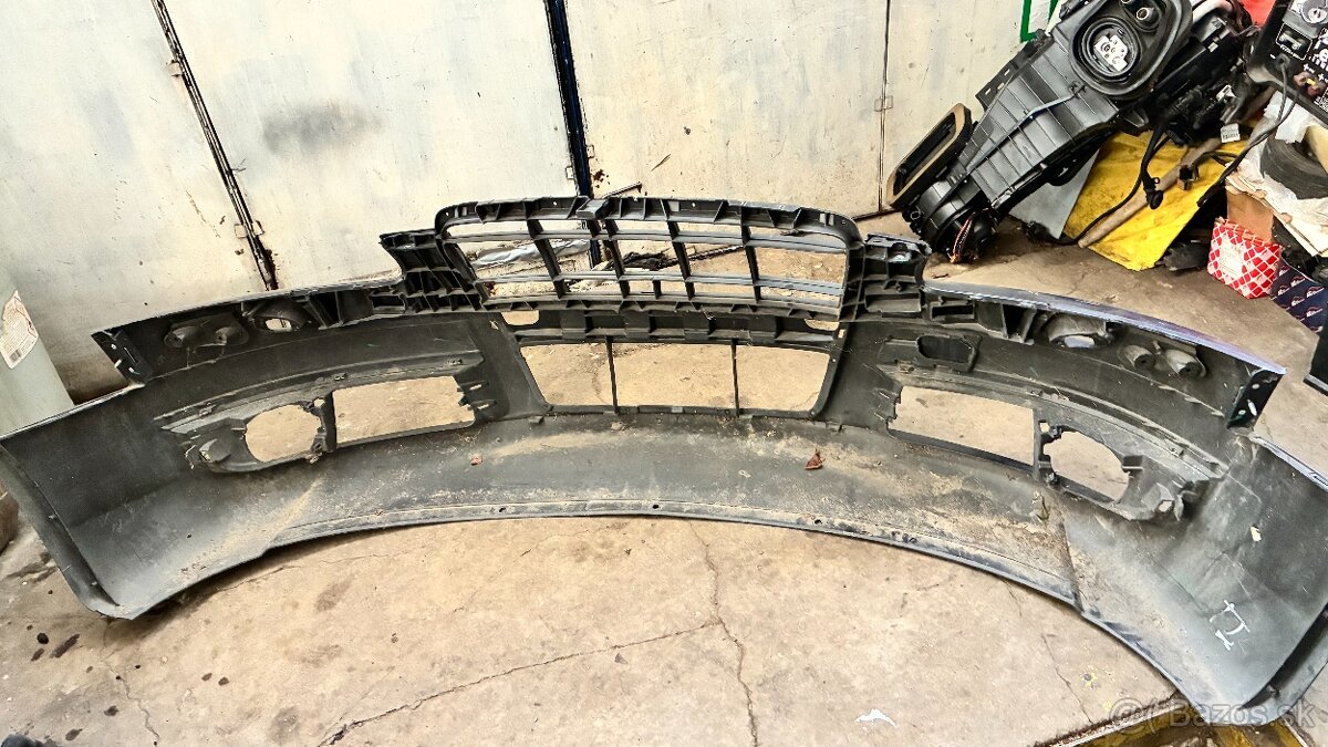 Predný plastový nárazník Audi A6 4F0807437E - 3