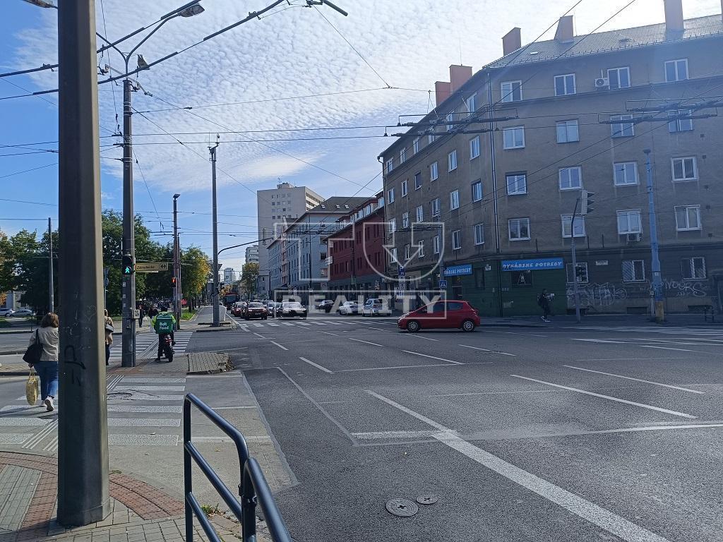 2-IZBOVÝ BYT,KOMPLETNÁ REKONŠTRUKCIA,BALKÓN,RUŽINOV-NIVY... - 3