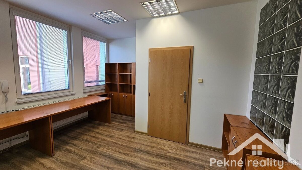 Prenájom zariadenej kancelárie v Banskej Bystrici - 3