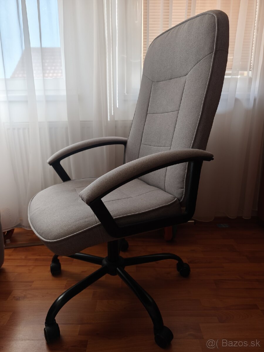 Predam kancelarsku stolicku - 3