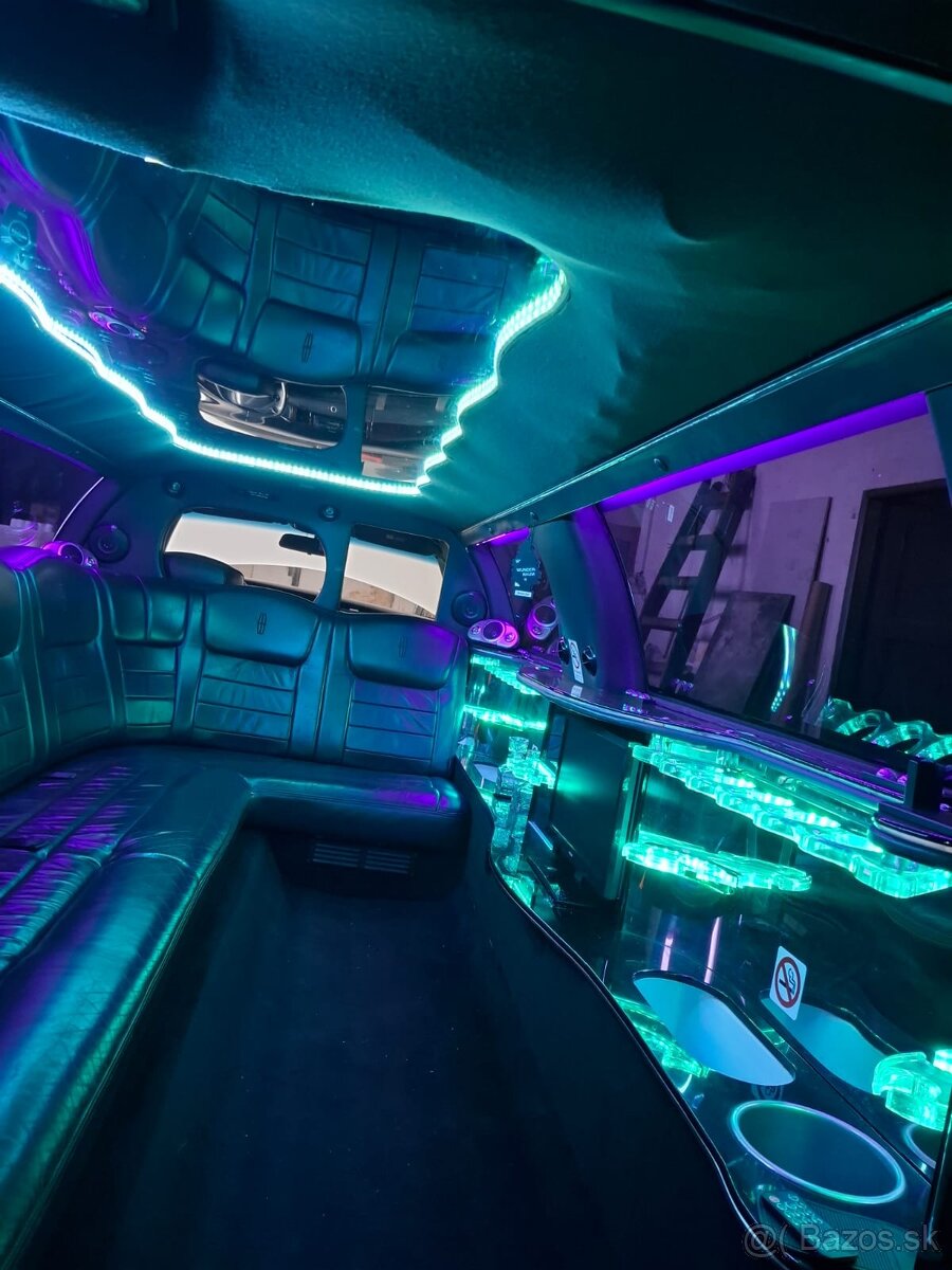 Limousine lincoln town car - 3