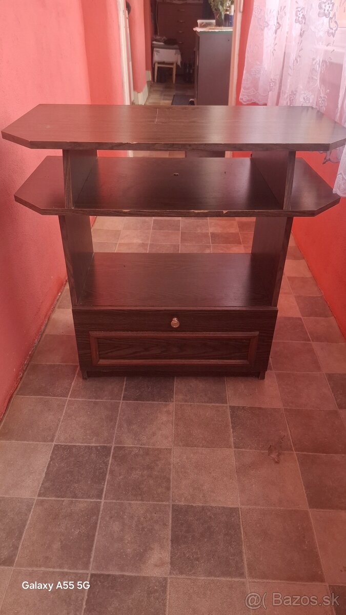 Stolík pod televízor - 3