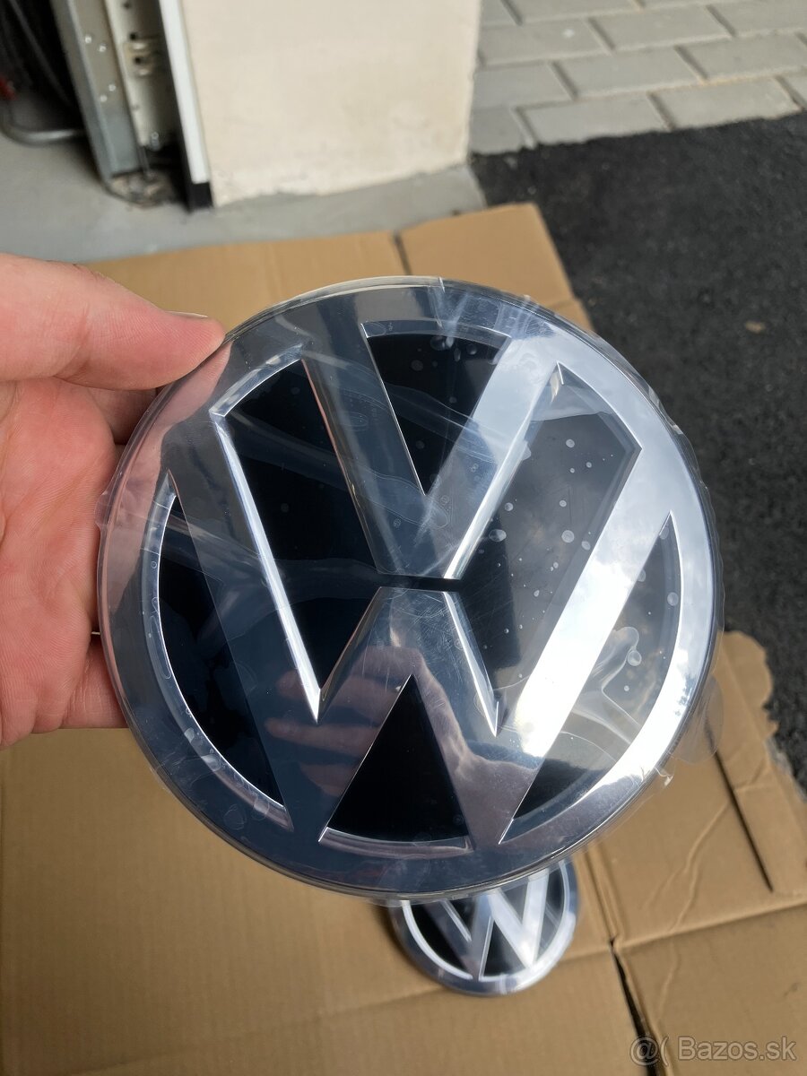 Znak VW passat b8 predni masky acc radar - 3