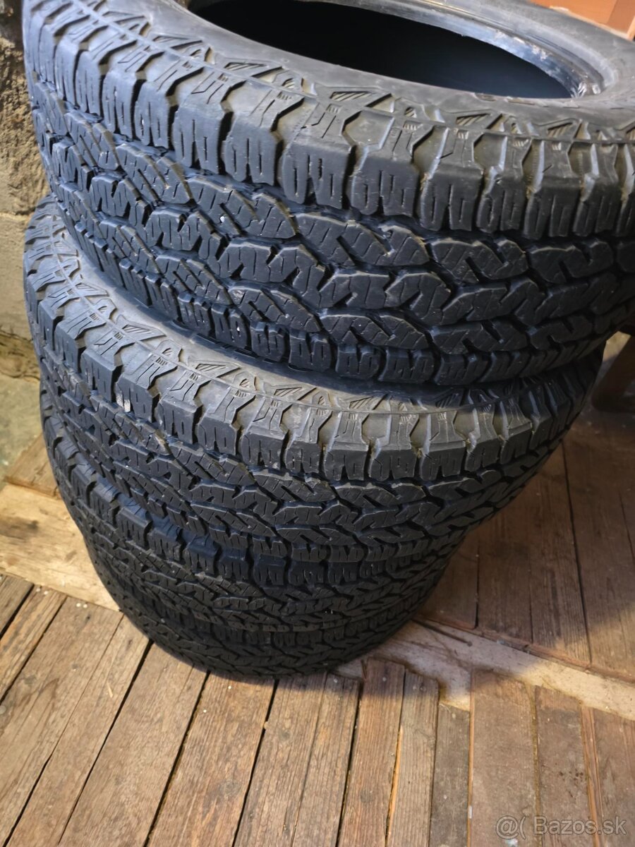 Predám zánovné celoročné pneumatiky - 3