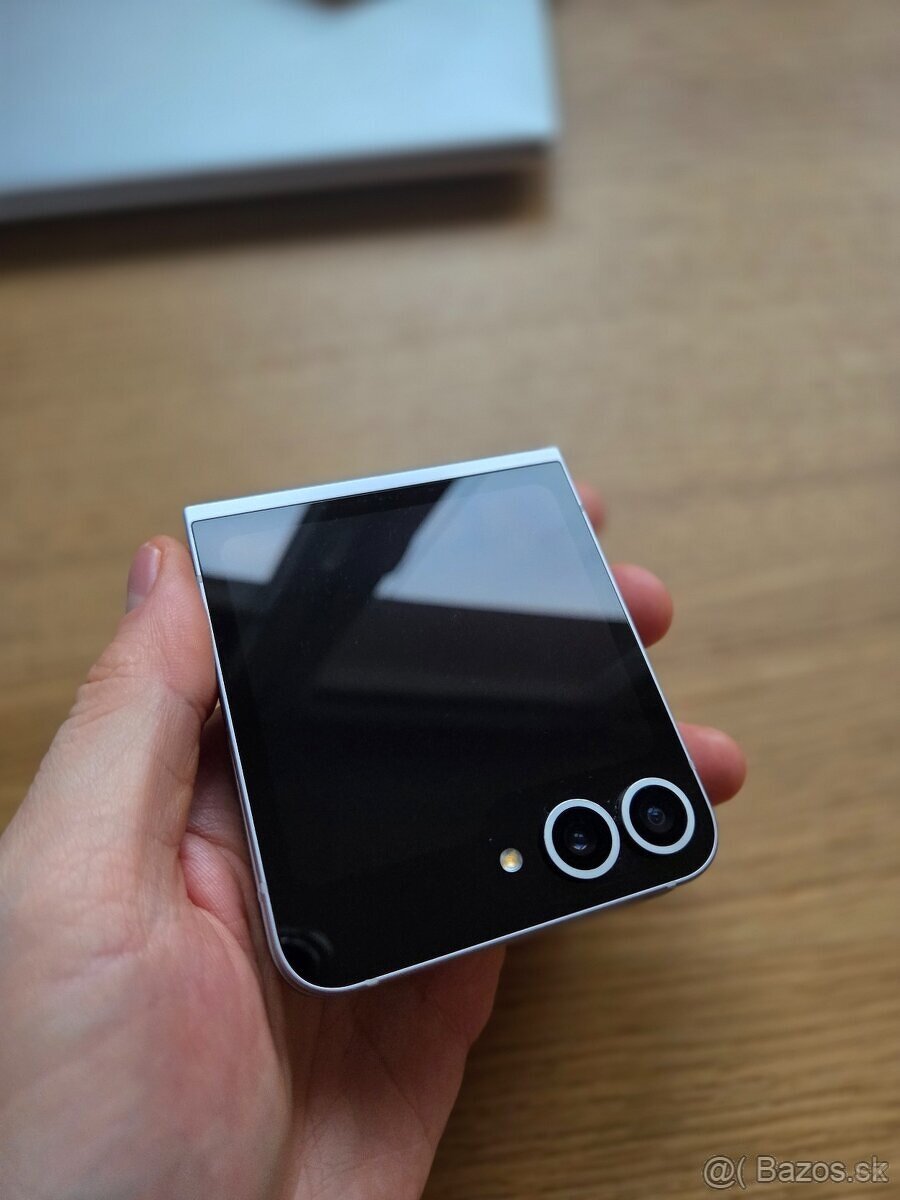 Samsung Z Flip 6 - 3