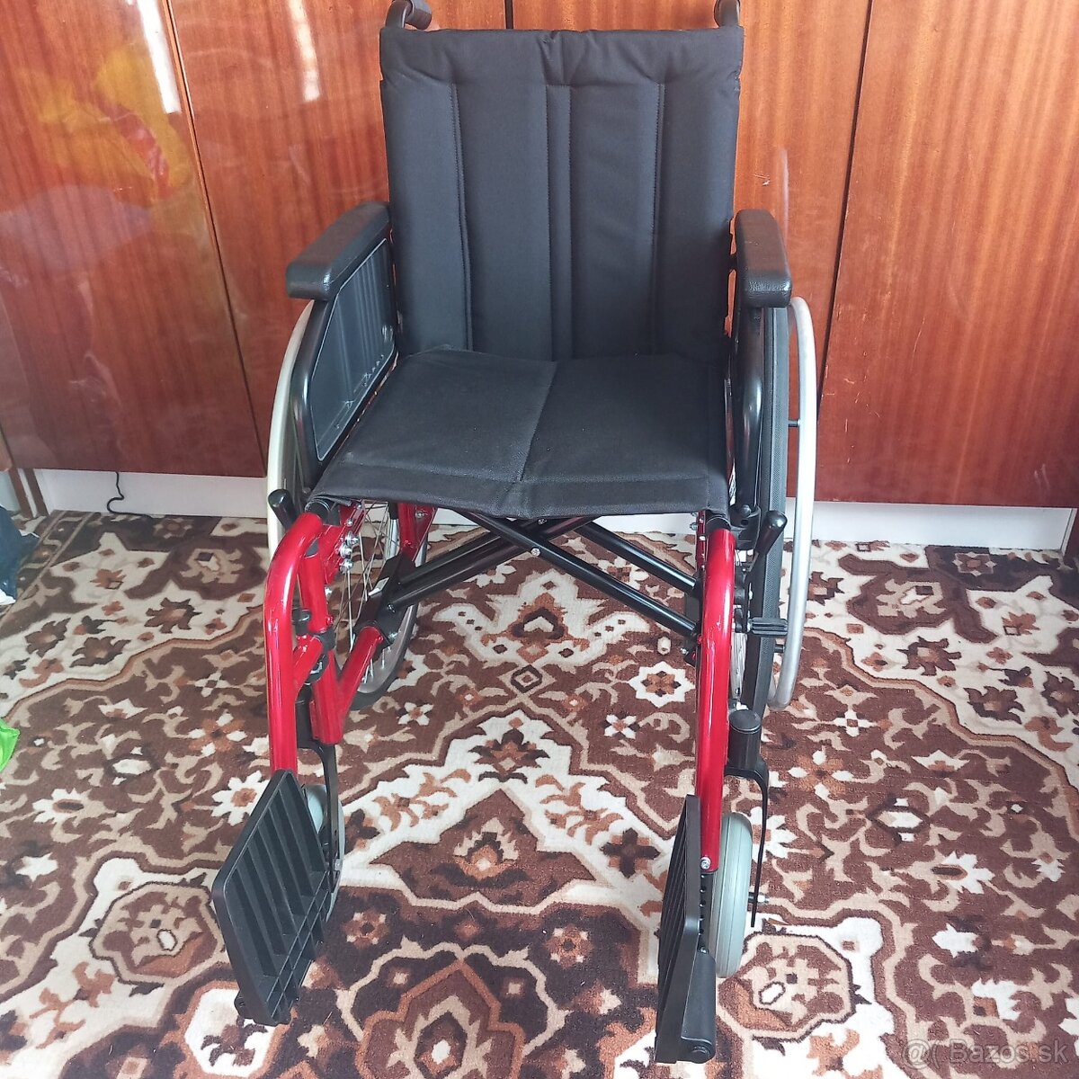 Predám nový skladaci invalidny vozik. Plné kolesá. Nový - 3