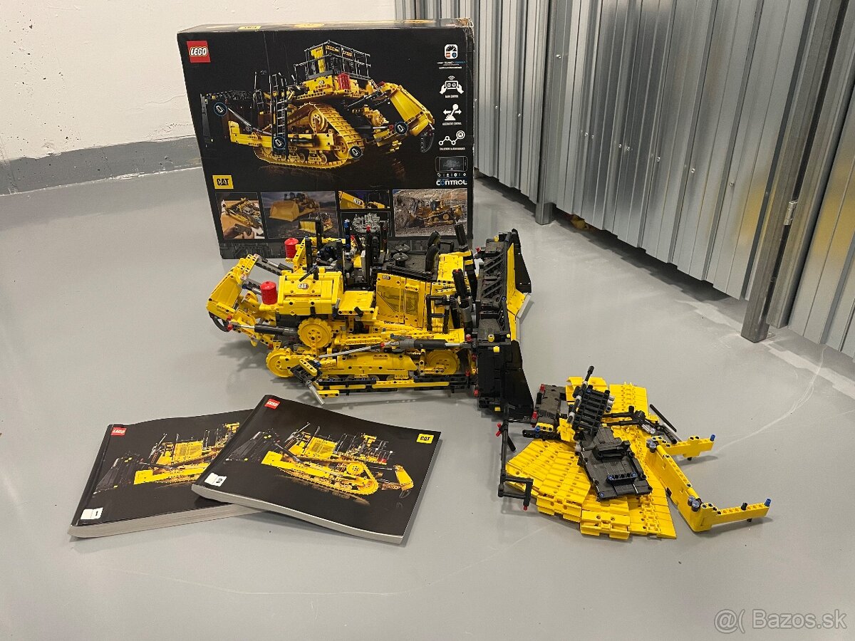 Lego TECHNIC CAT D11 - ovládaný aplikáciou - 3