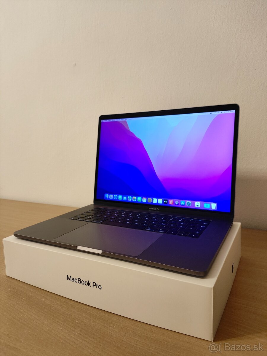 MacBook Pro 15 2016 | i7 • 16GB • 1TB SSD - 3