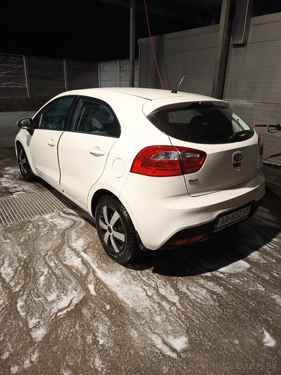 Kia Rio - 3