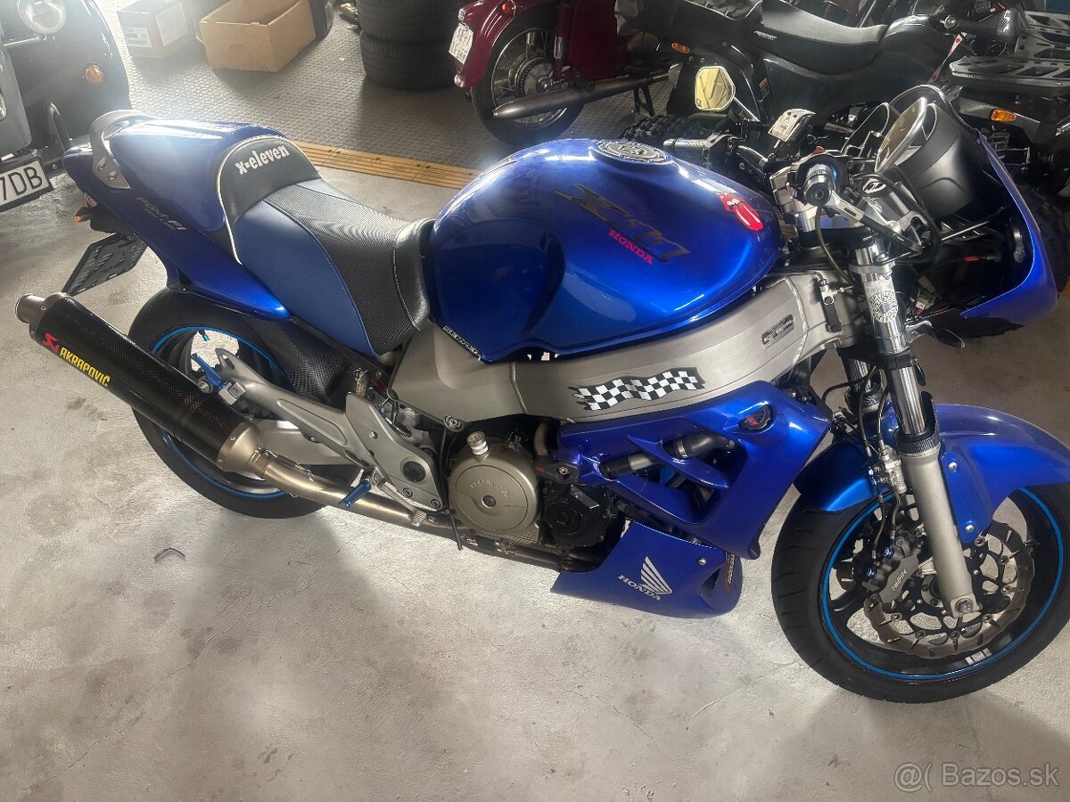 HONDA CB1100 x11 - 3