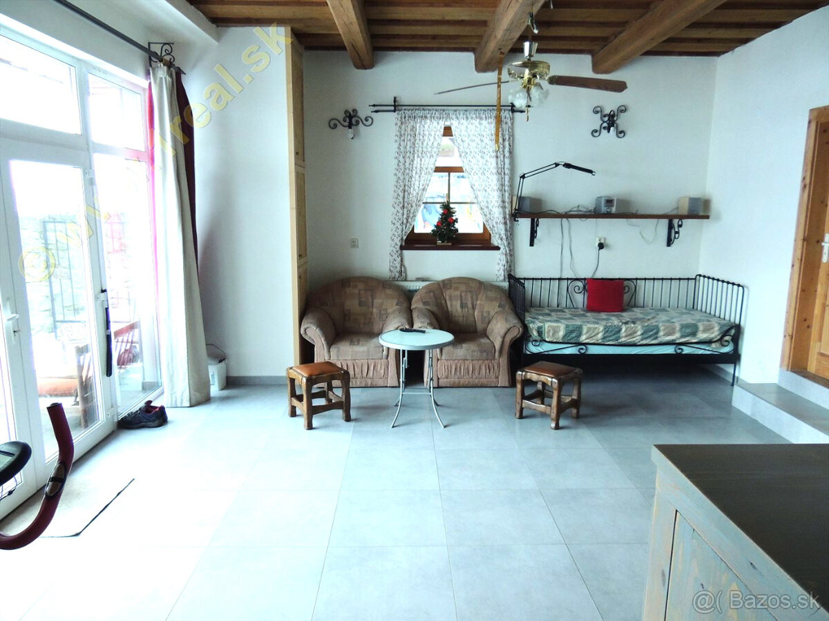 Rodinný dom / penzion, nadštandard, Moštenica, okr BB - 3