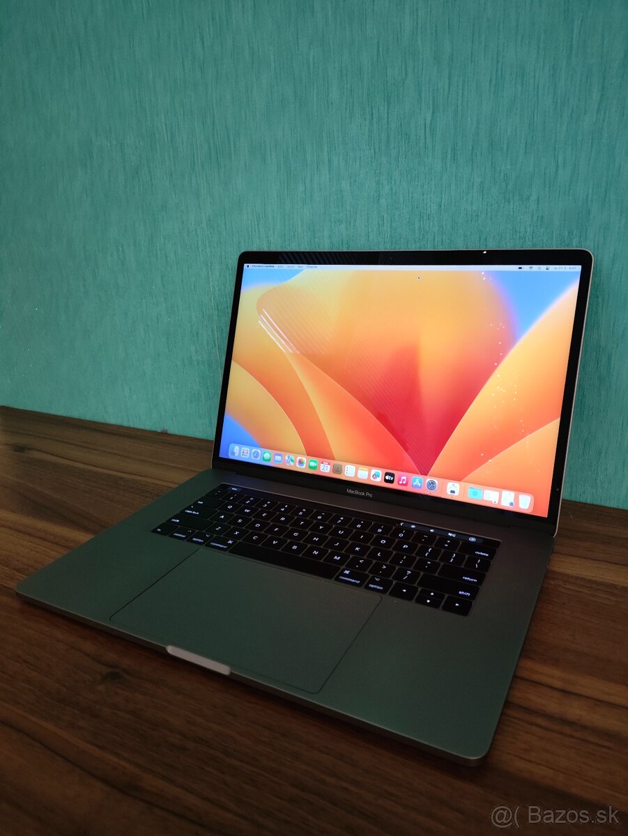 MacBook Pro 15 2017 | i7 • 16GB • 256GB SSD - 3
