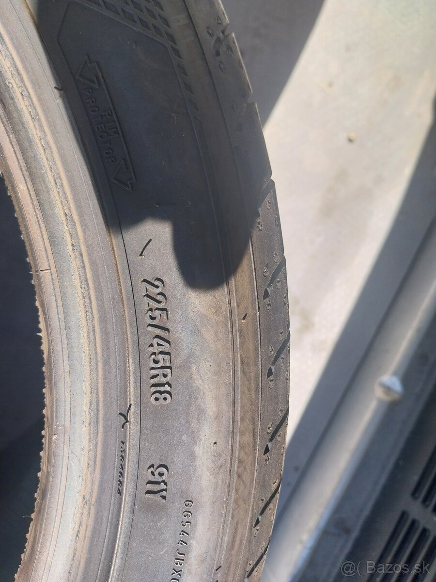 225/45R18 - 3