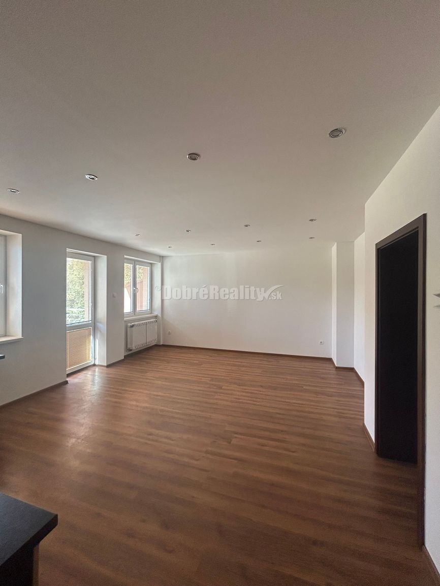 Prenájom 3izb bytu s veľkou terasou pri Gymnáziu - 3