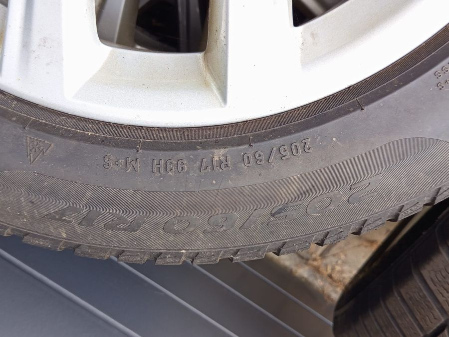 17" ALU orig BMW + 205/60R17 zimné - 3