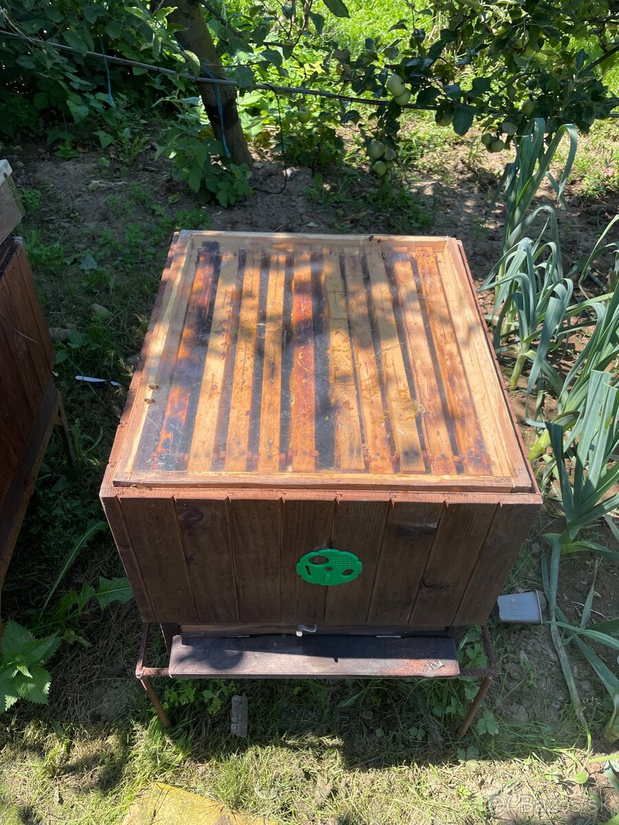 Úľe so stojanom - 3