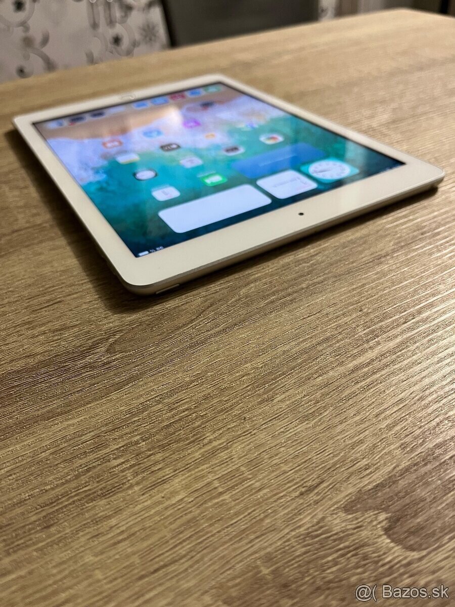 9.7” tablet iPad 5.generacia 32GB Silver TOP stav - 3
