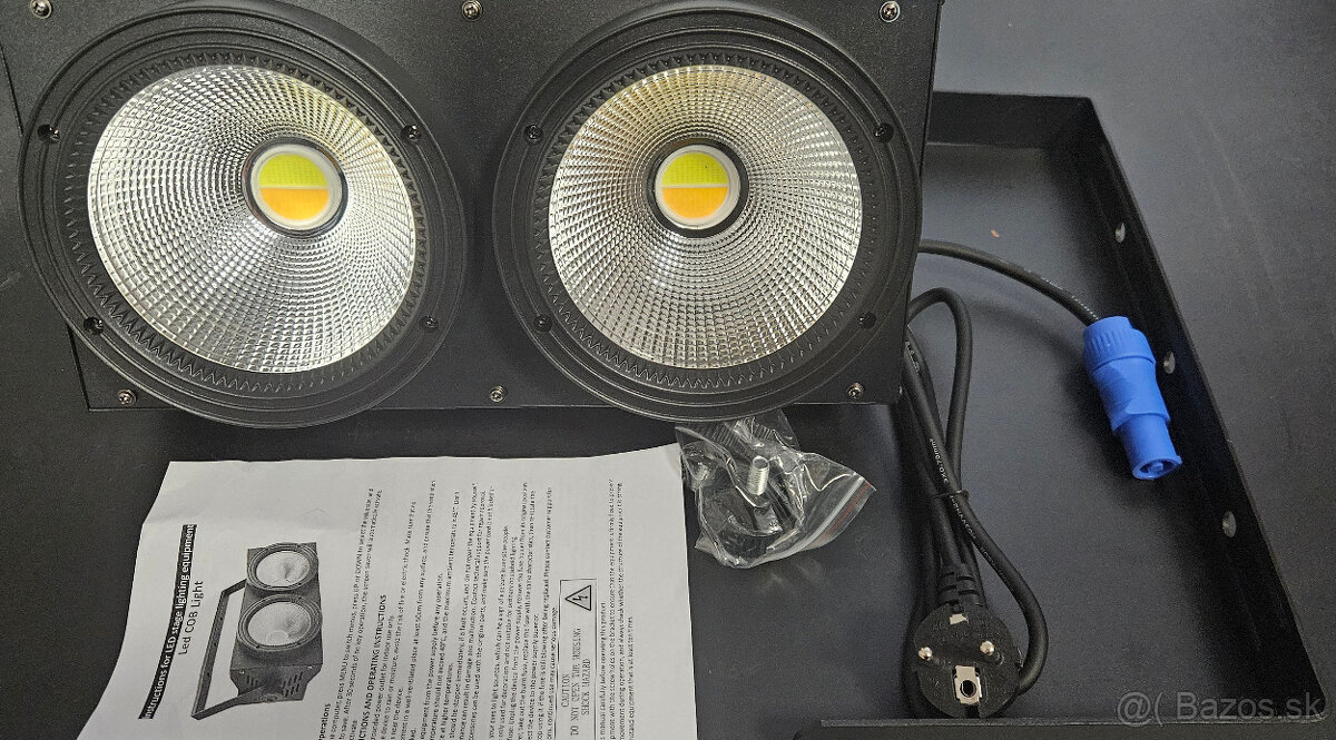 BLINDER scénický reflektor 2x125W COB LED WW/CW NOVÝ - 3