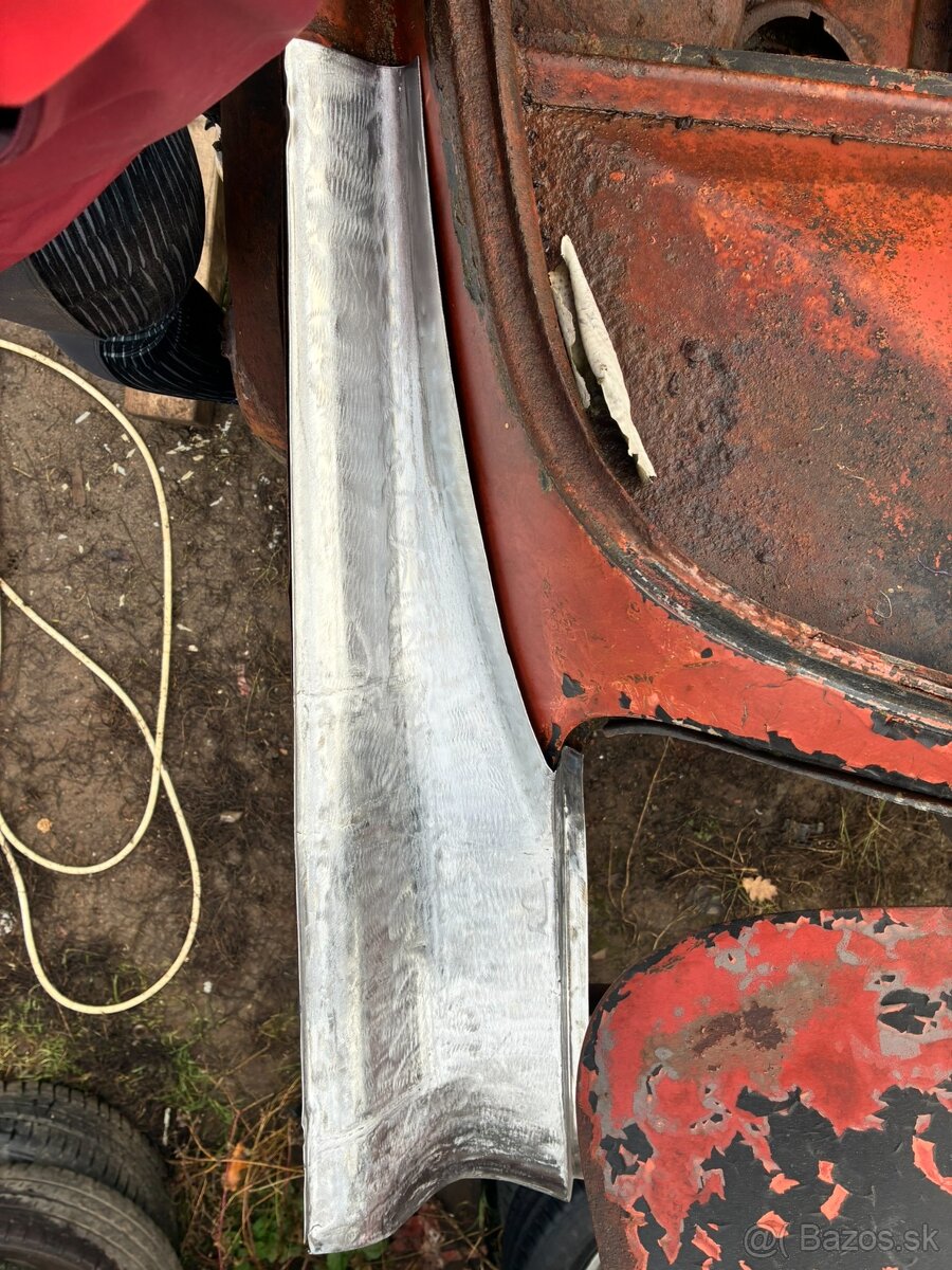 Vrchní část zadní kapsy Tatra 603-3 - 3