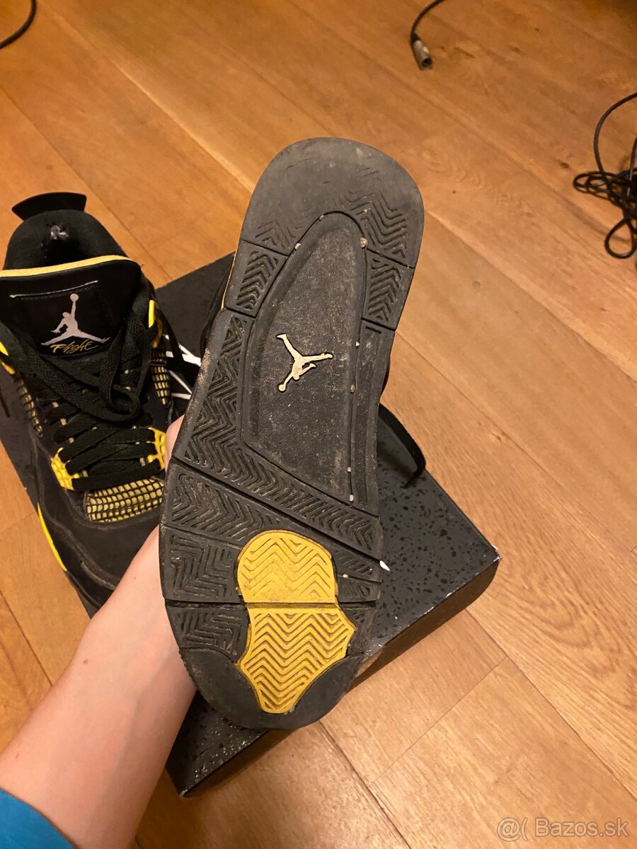 Jordan 4 retro thunder - 3
