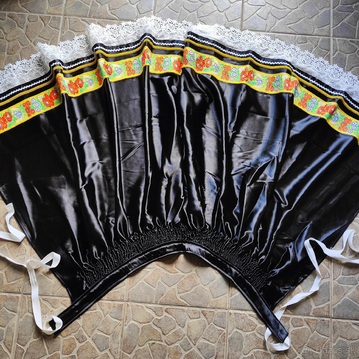 Kroj Piešťany zástery - predná a zadná - 3