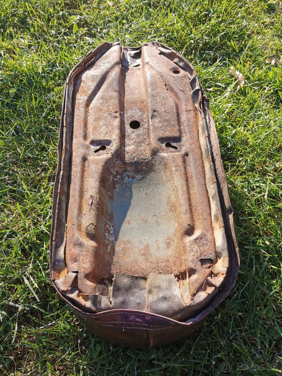 Predám staré sedlo na Jawa,ČZ - 3