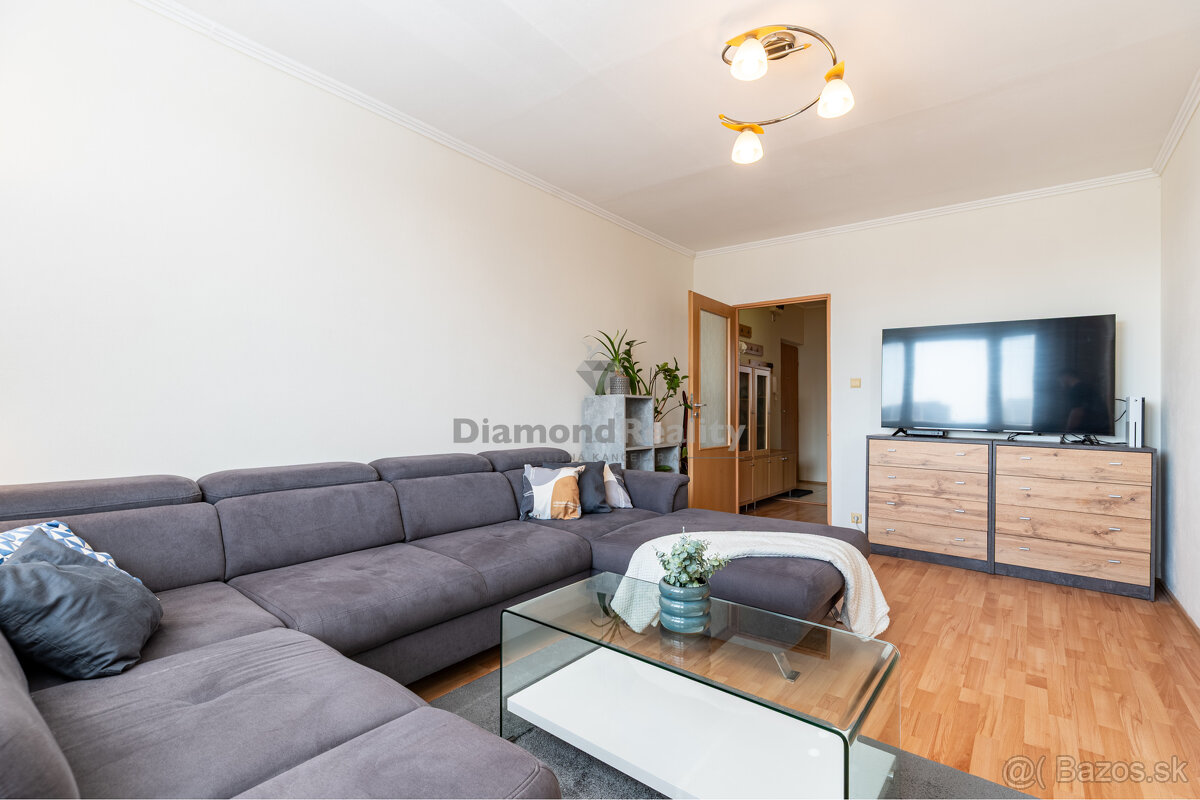 NA PREDAJ PRAŽSKÝ 3 IZBOVÝ BYT S VEĽKOU LODŽIOU - 3