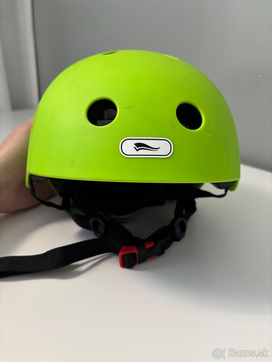 Darujem detsku prilbu 3-4r. - 3