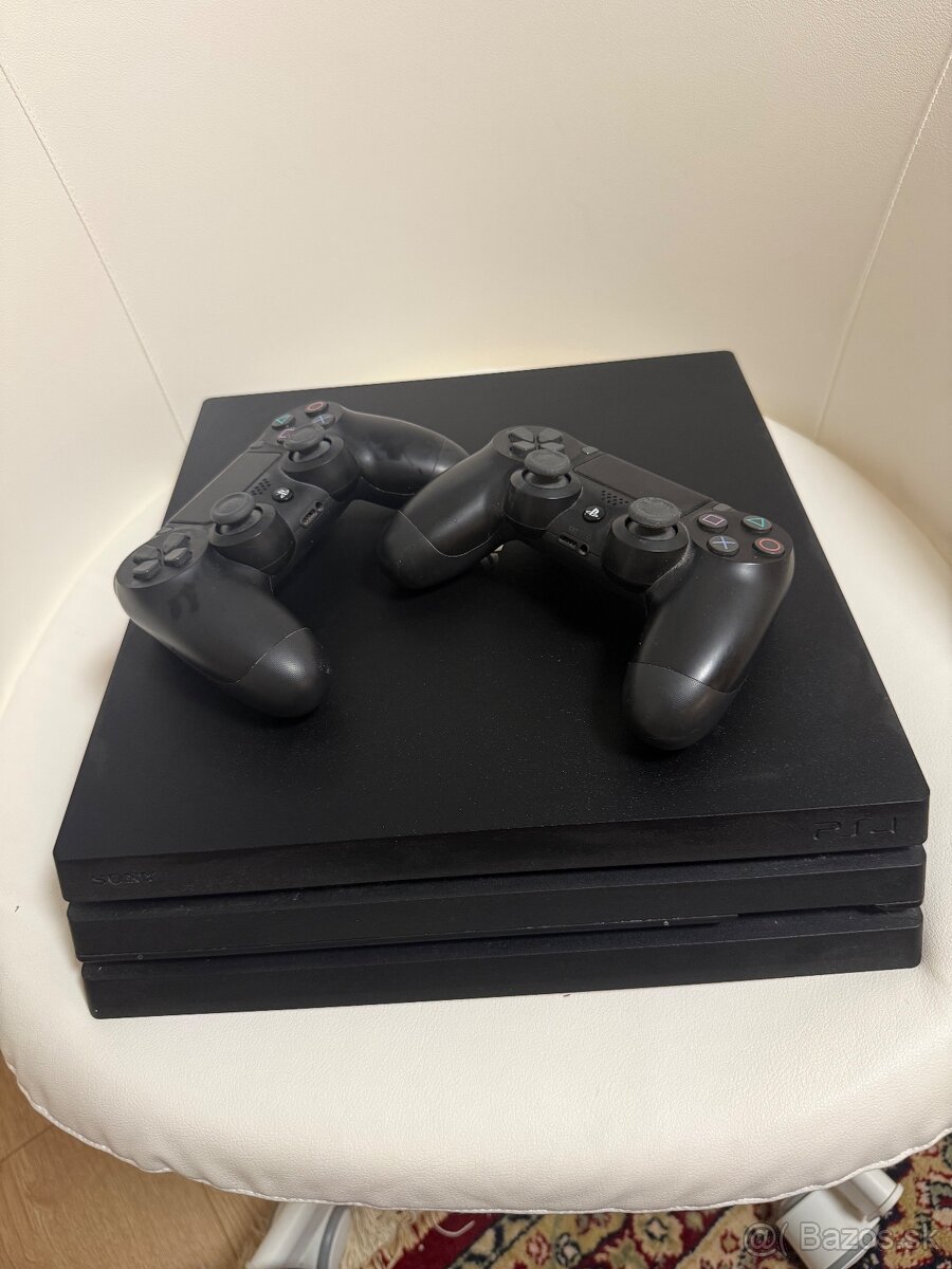 Predám Playstation 4 Pro 1 TB - 3