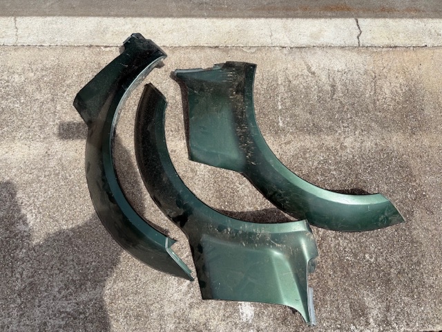 Predám plastové bočné lemy na SUZUKI Jimny - 3