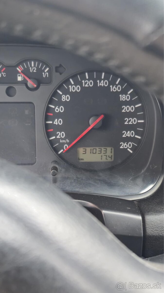 Predám Volkswagen Golf 1.6 benzín, r.v. 1999 - 3