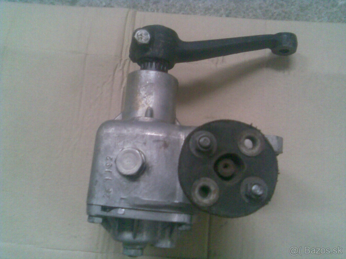 ŠKODA 1203,TAZ 1500 skrinka riadenia,guľový čap,hardy spojka - 3