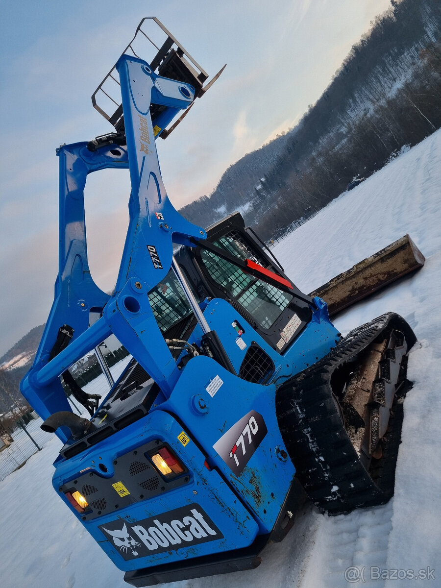 Pásový nakladač Bobcat T770 2,5 t - 3
