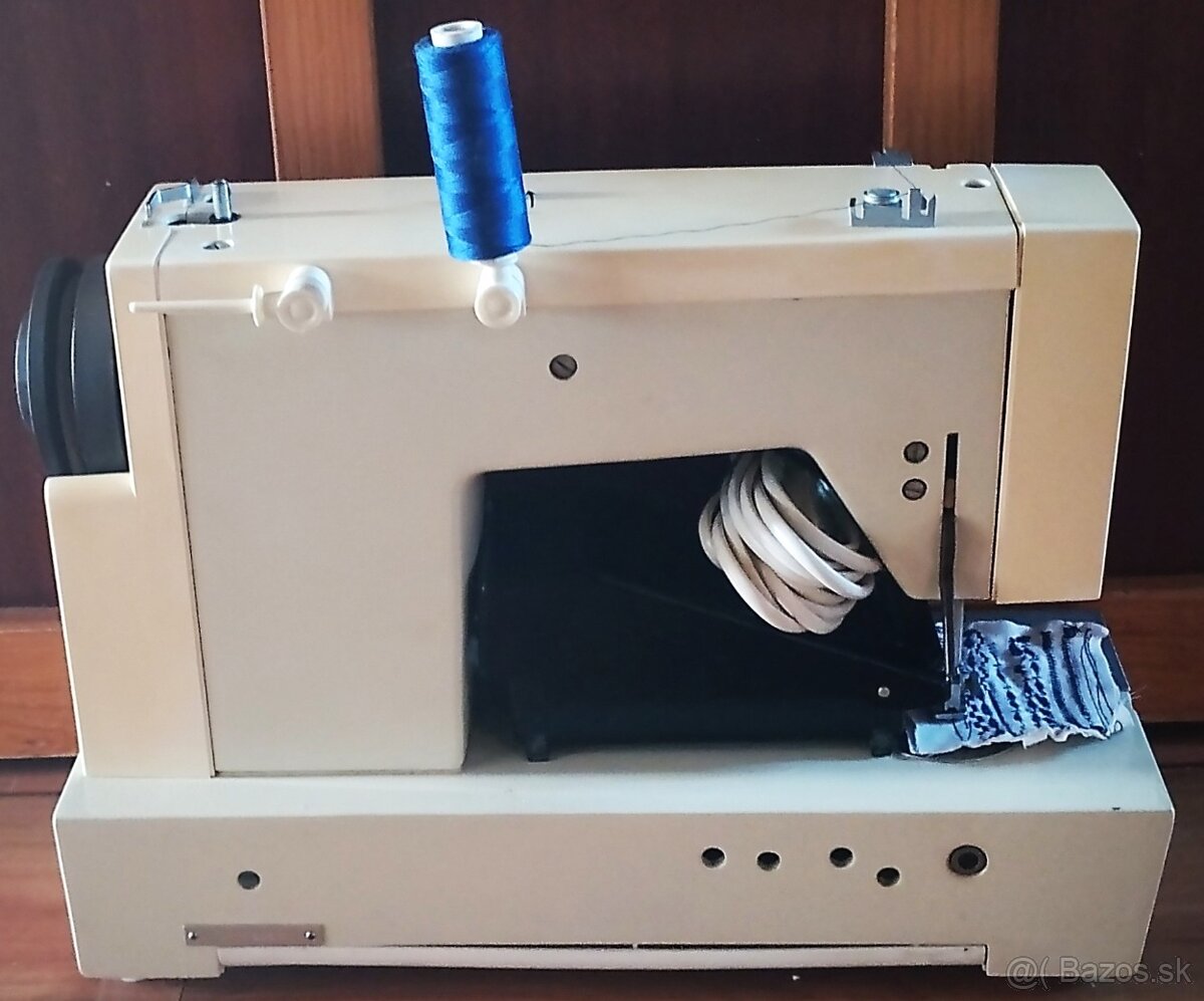 Kufríkový šijací stroj. - 3