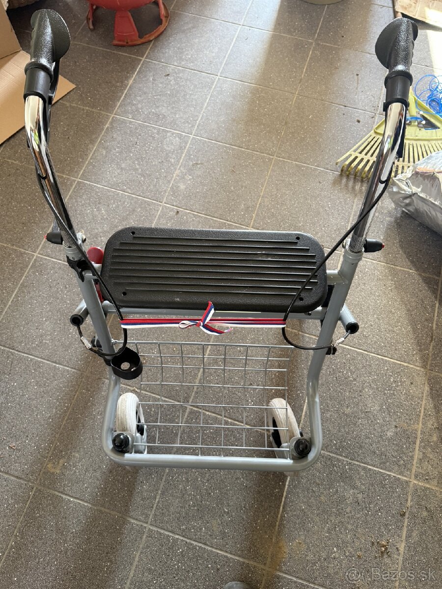 Pomocné chodítko - 3