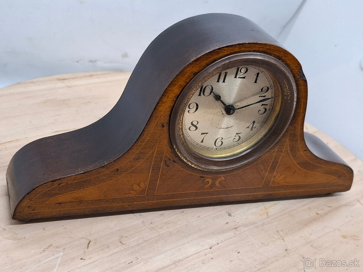 Predám funkčné minikomodové hodiny z 20tych rokov Intarzovan - 3