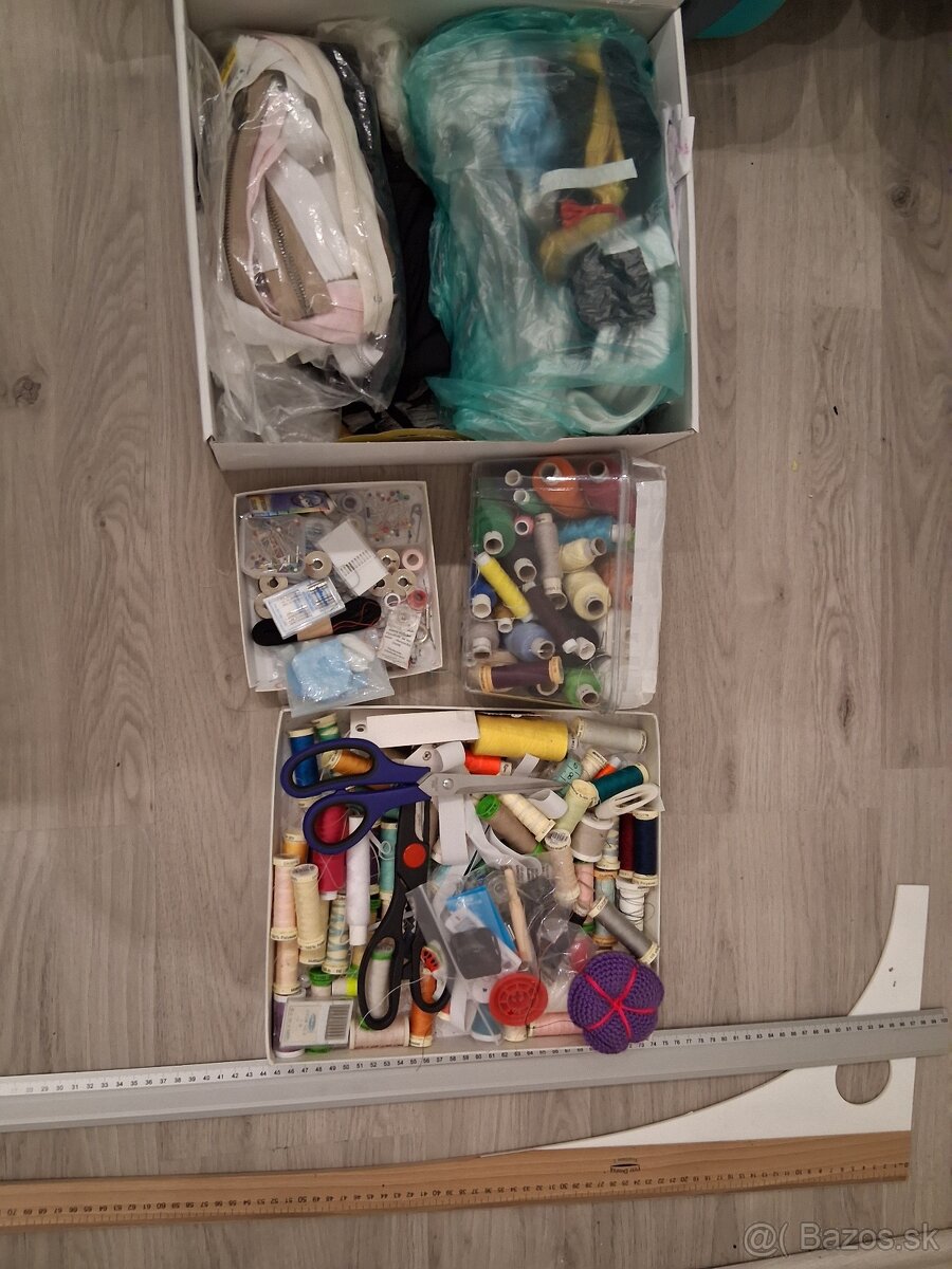 Látky a šijací stroj predám - 3