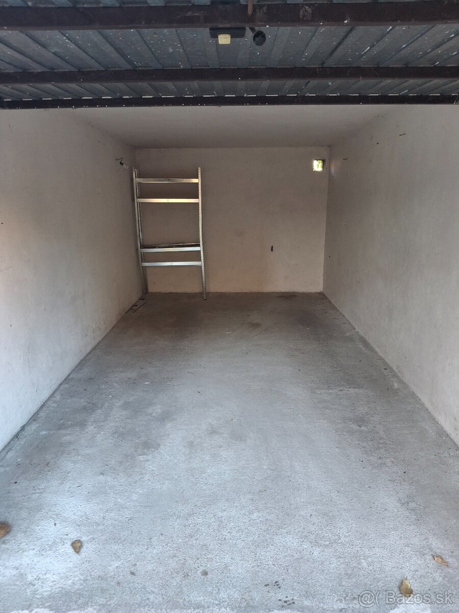 Predam Garaz v centre mesta Dunajskej Stredy (Radnicne nam) - 3