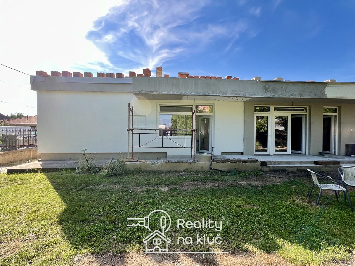 Na predaj zrekonštruovaný 4-izbový rodinný dom v Nesvadoch - 3