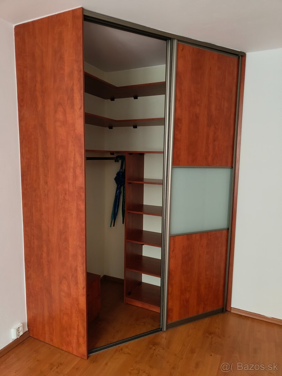 Predám vstavanú skriňu - 3