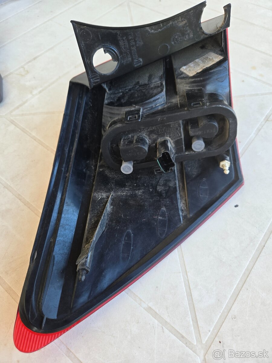 Predám pravé zadné svetlo - 3