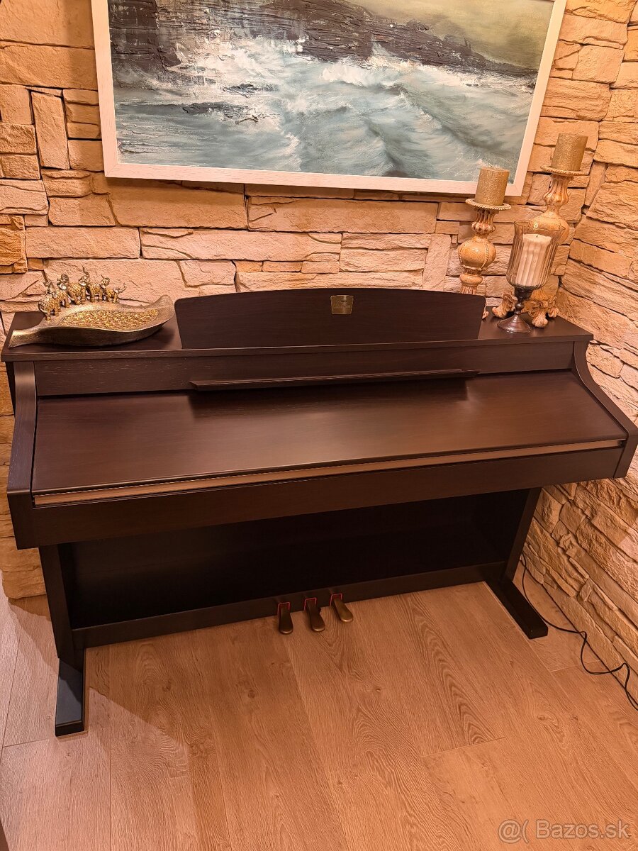 Yamaha Clavinova CLP-330 - 3