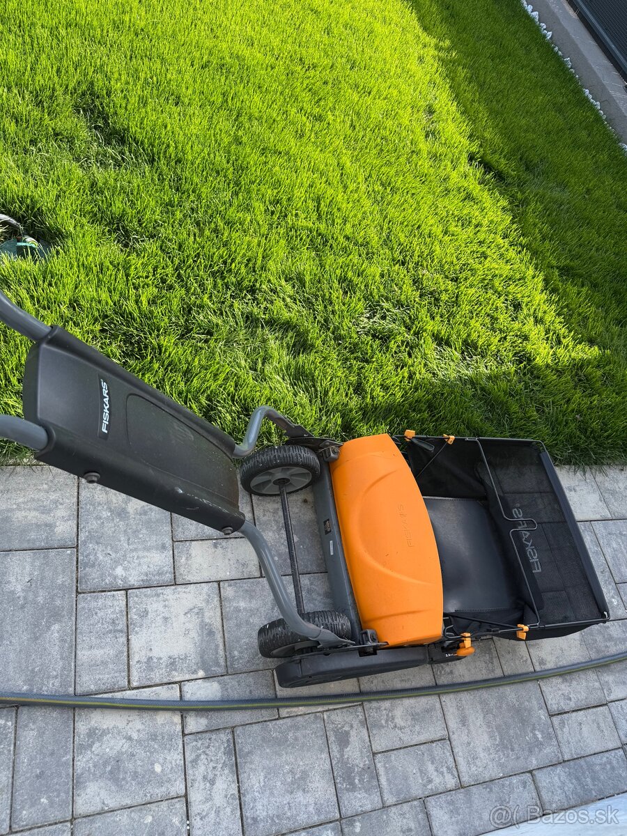 Vretenová kosačka Fiskars StaySharp Plus - 3