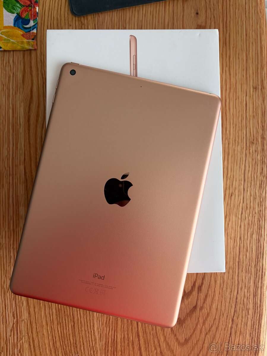 Apple iPad 6 rose gold - 3