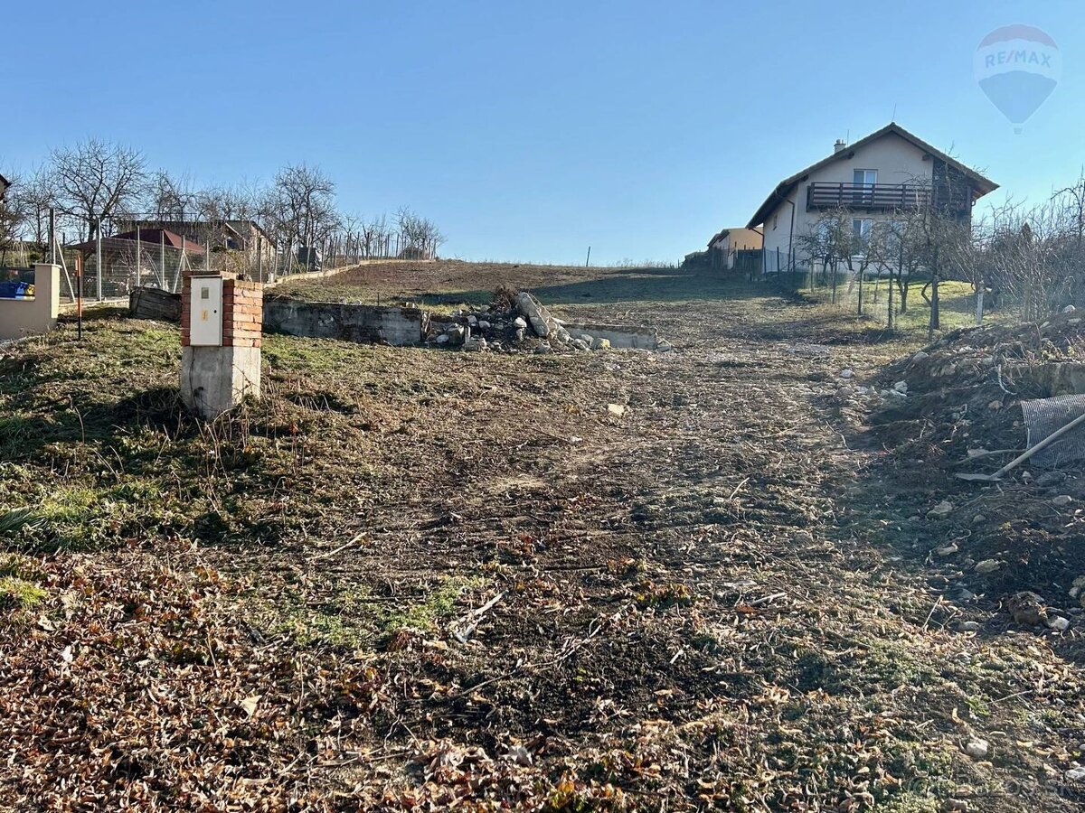Výnimočný stavebný pozemok s nádherným výhľadom Tvrdomestice - 3