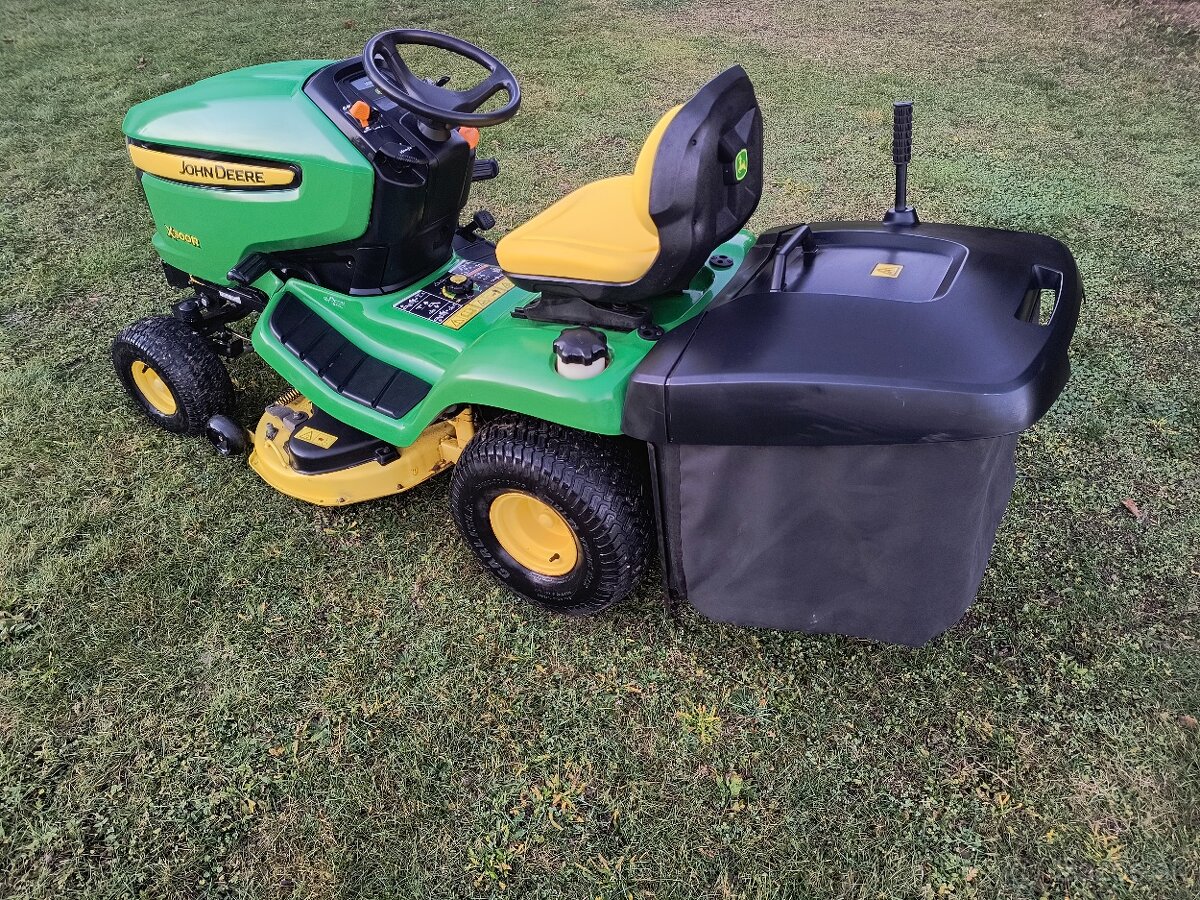 Zahradní traktor John Deere X300R - 3